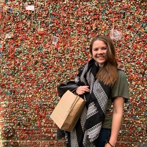 Meet your Posher, Charlotte